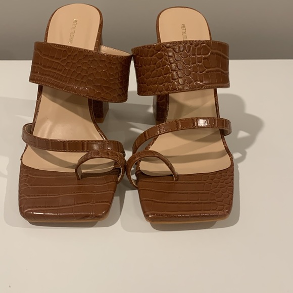 Tan Heels - Picture 2 of 5